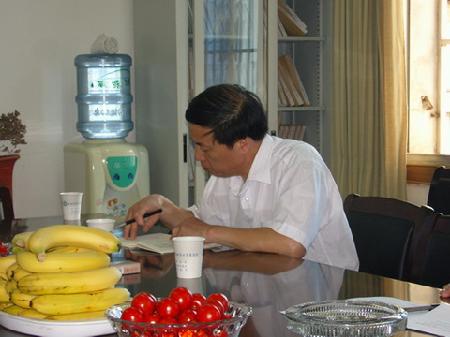 商学院党总支召开深入学习实践科学发展观活动分析检查阶段领导班子专题民主生活会(二)